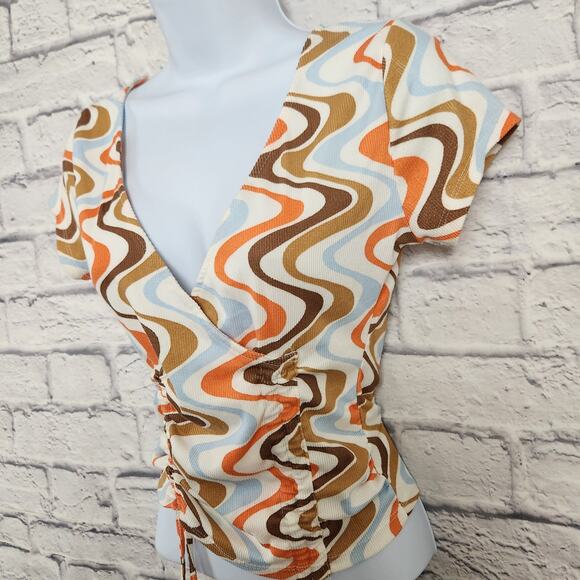 NWT Rue21 Top Size Medium Zig Zag Print V Neck Faux Wrap - Picture 3 of 13